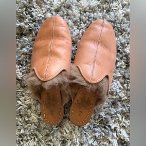 Sabah Leather Fur-Lined Mules in Tan